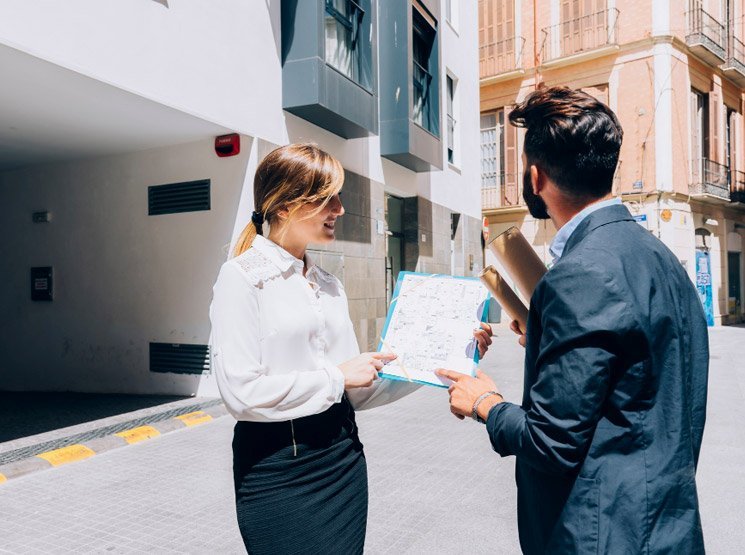 Seguro para garajes, ascensores y zonas comunes en España Seguro de comunidad para fugas en zonas comunes en España